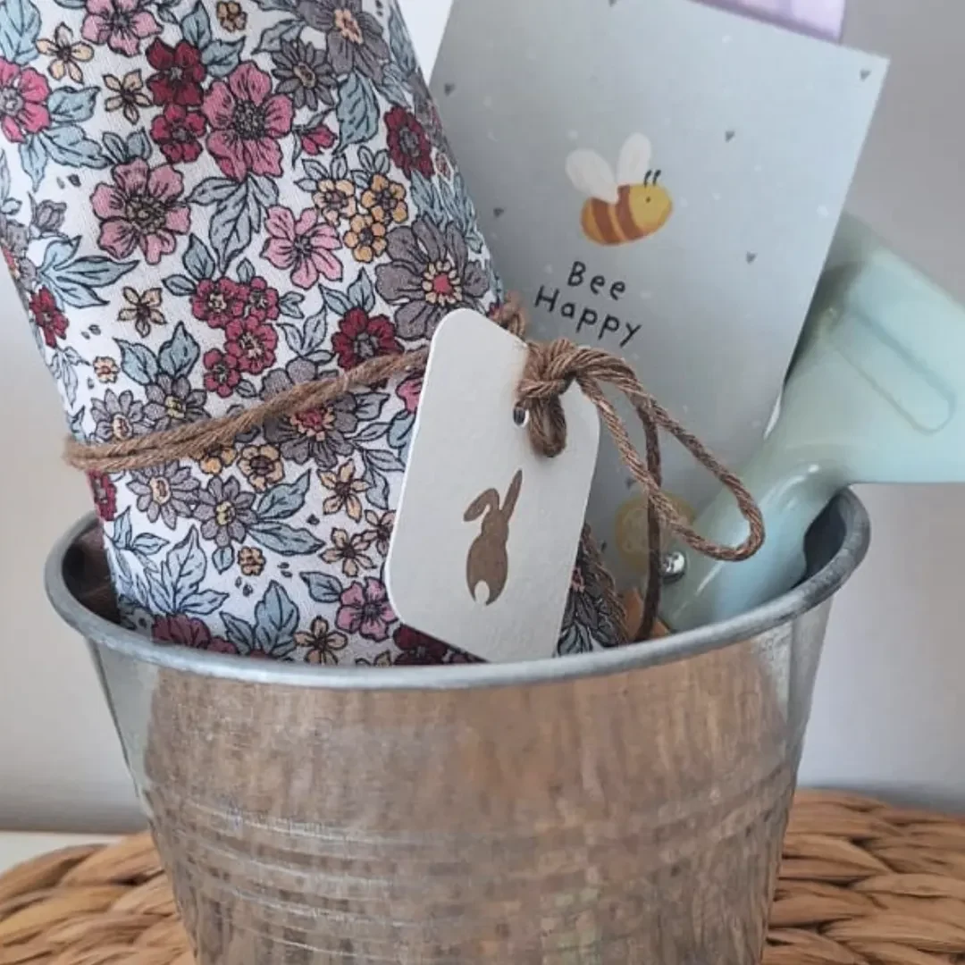 Étiquettes printanières — petits papiers réutilisés
